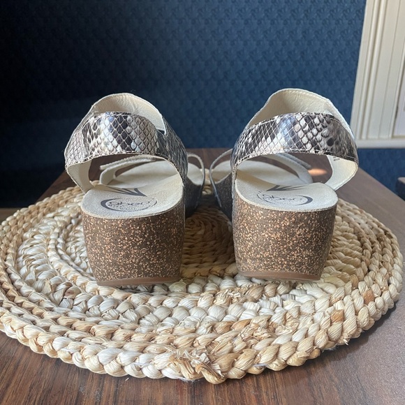 Abeo Una Wedge Sandal Size 10 Leather Snakeskin Summer Neutral Comfortable 10/10 - Picture 6 of 12